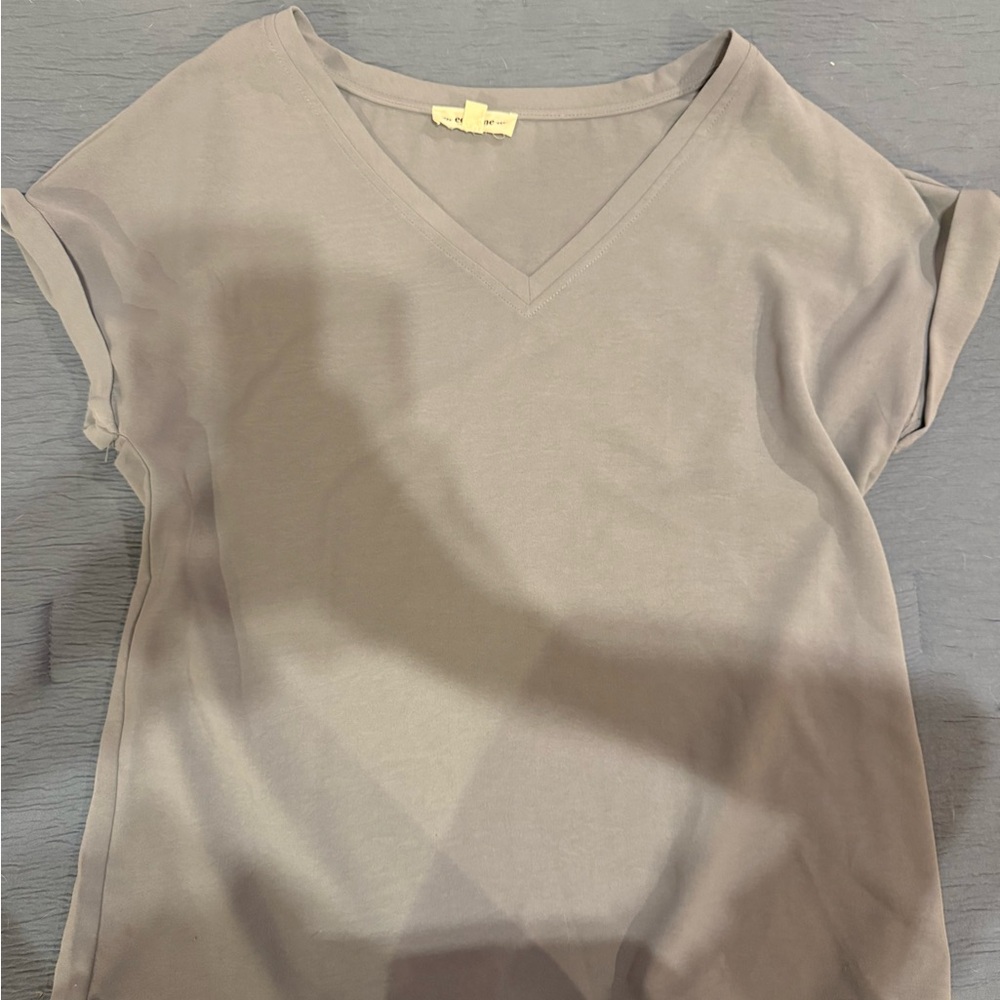 eesome V-Neck Tan Short Sleeve Tee